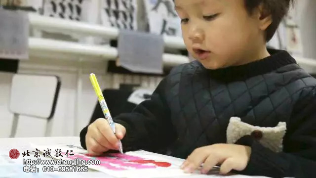 苗苗準備送給媽媽的禮物《蜻蜓荷花》         