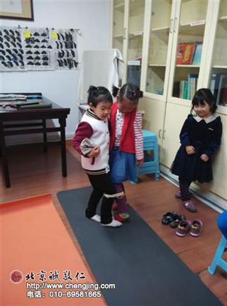  天才出自勤奮，一步一腳印，踏實(shí)往前邁步。