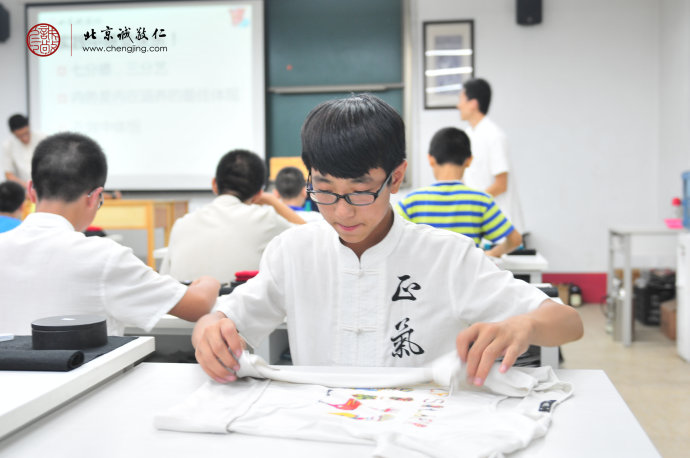 
七分德，三分藝；品德教育貴在落實在生活中。