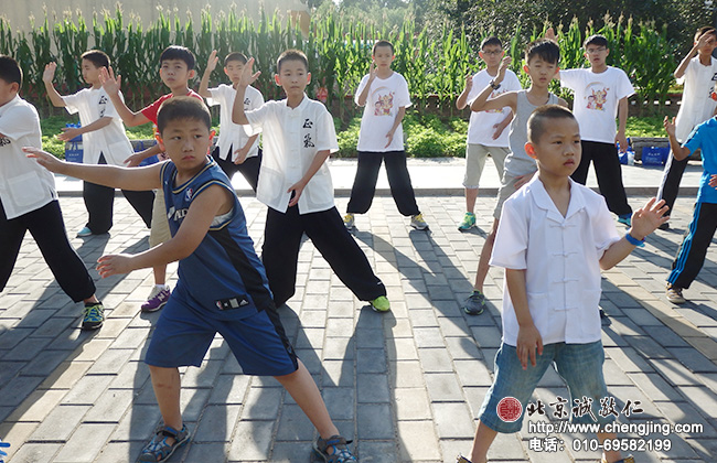 自古英雄出少年；虎虎生風的云手，別有一番武林風范。