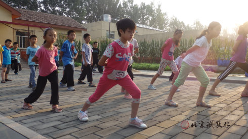 強(qiáng)筋健骨太極拳，奠定健康人生的基礎(chǔ)。