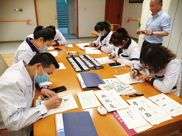 養(yǎng)老院的彩繪故事