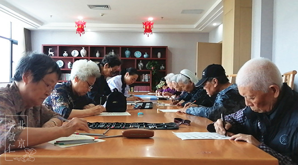 養(yǎng)老院的彩繪故事