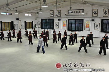 太極館 場面宏大