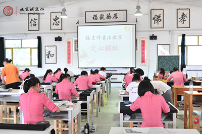 來自內蒙古的學員團隊展示定心描紅習作