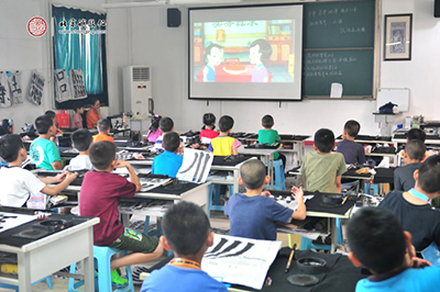 少兒班學員觀看學習《中華弟子規(guī)》