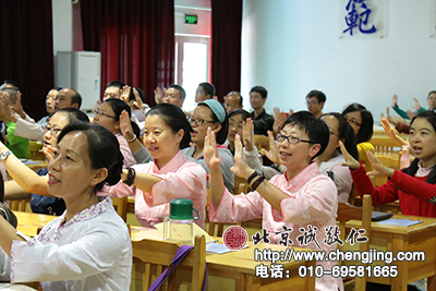 用溫暖的音樂和手語傳遞人間真情