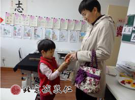 給長輩遞上我們舍不得吃的點心