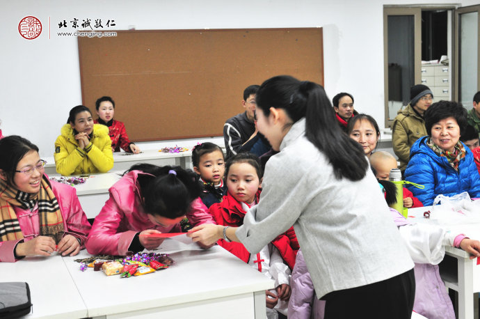 
幸運學員領取新年的吉祥祝福